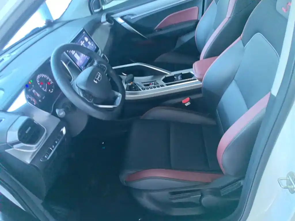Geely Binyue — миниатюра 15