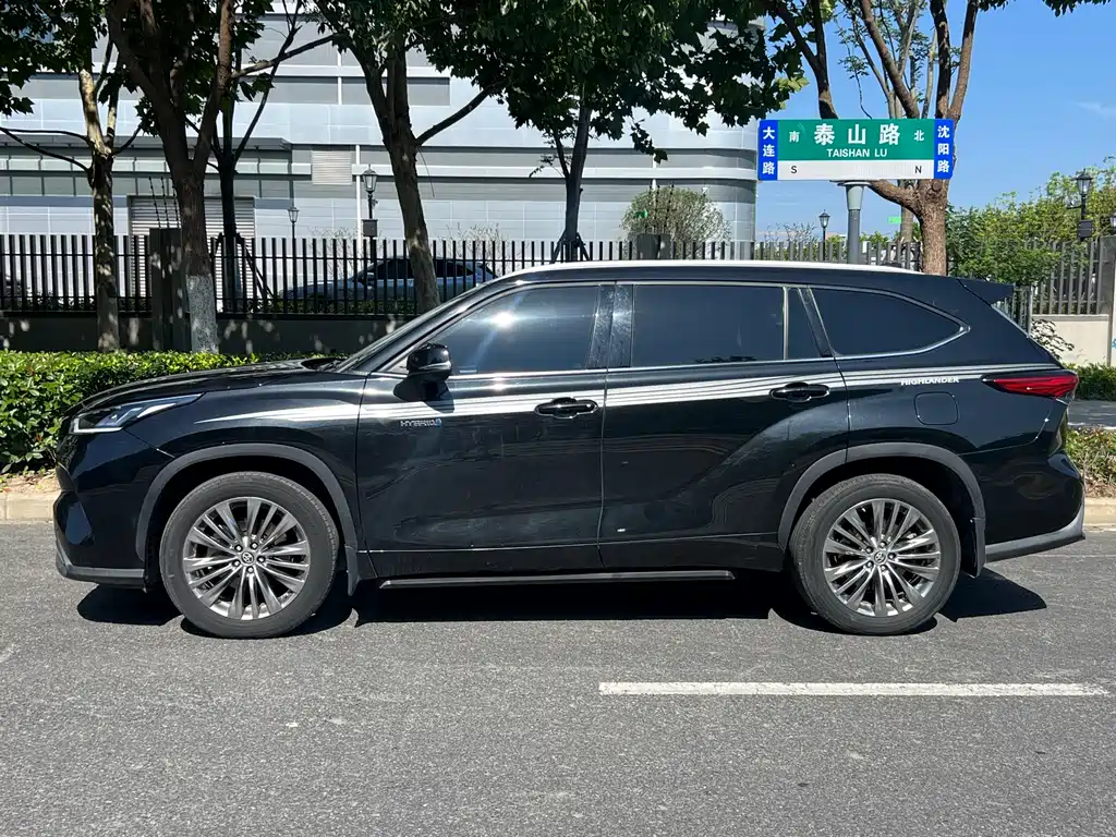 Toyota Highlander 2022 2.5L 7 мест