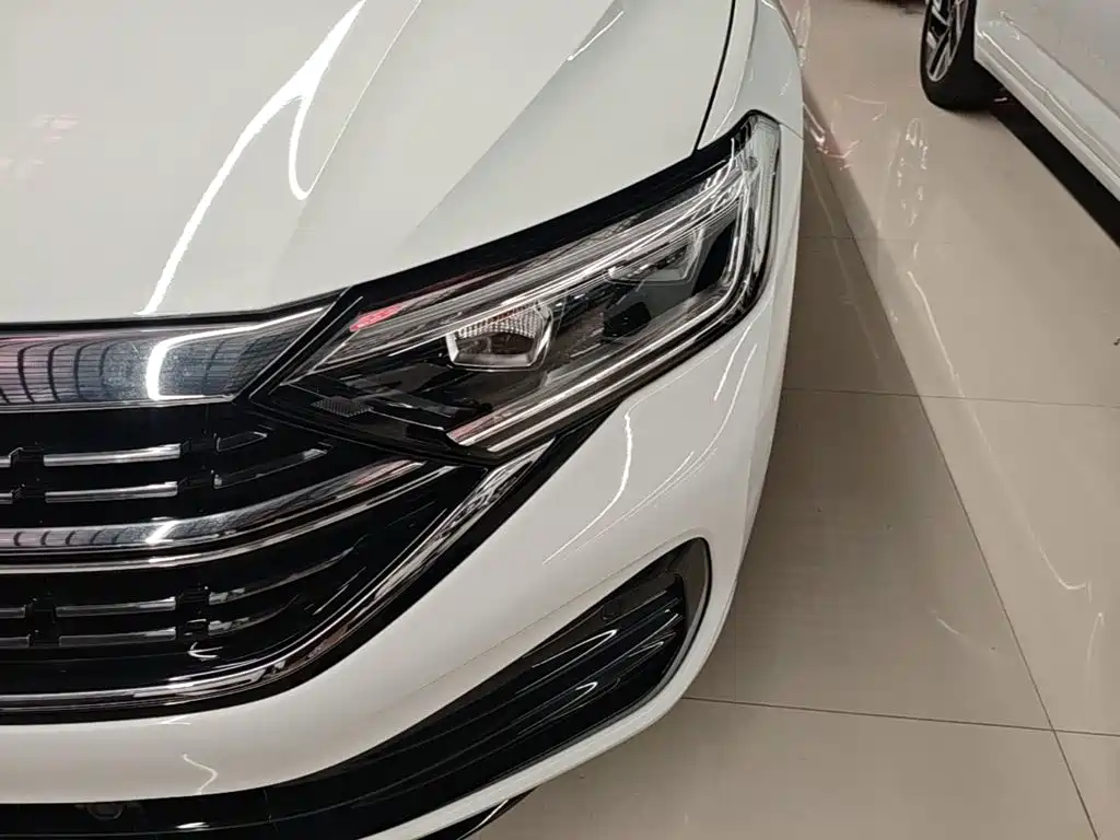 Volkswagen Sagitar — миниатюра 24