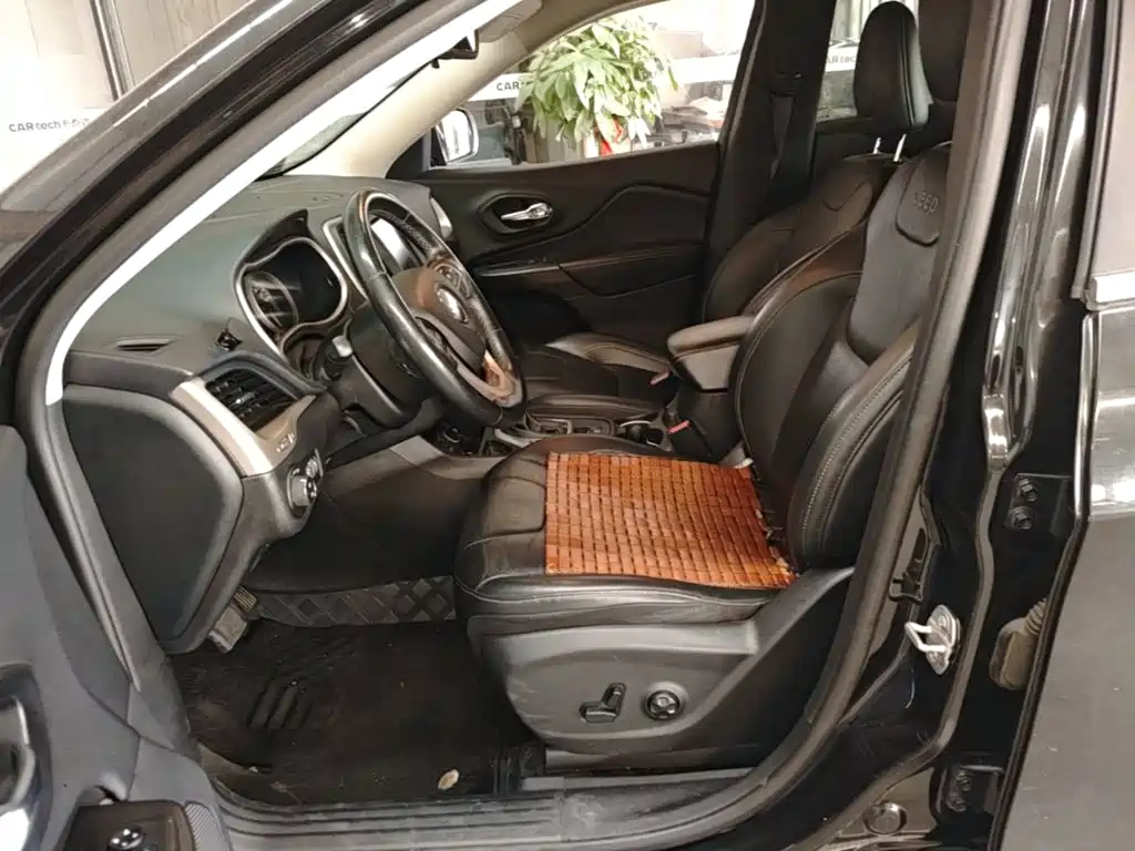 Jeep Cherokee — миниатюра 15