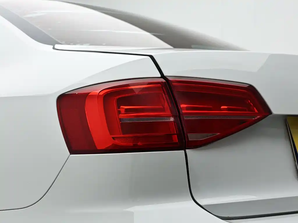 Volkswagen Sagitar — миниатюра 7