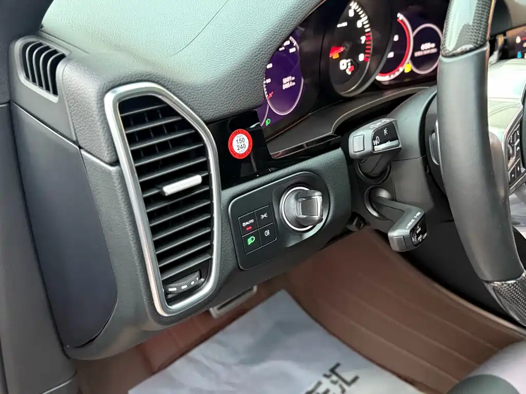 Porsche Cayenne — миниатюра 11