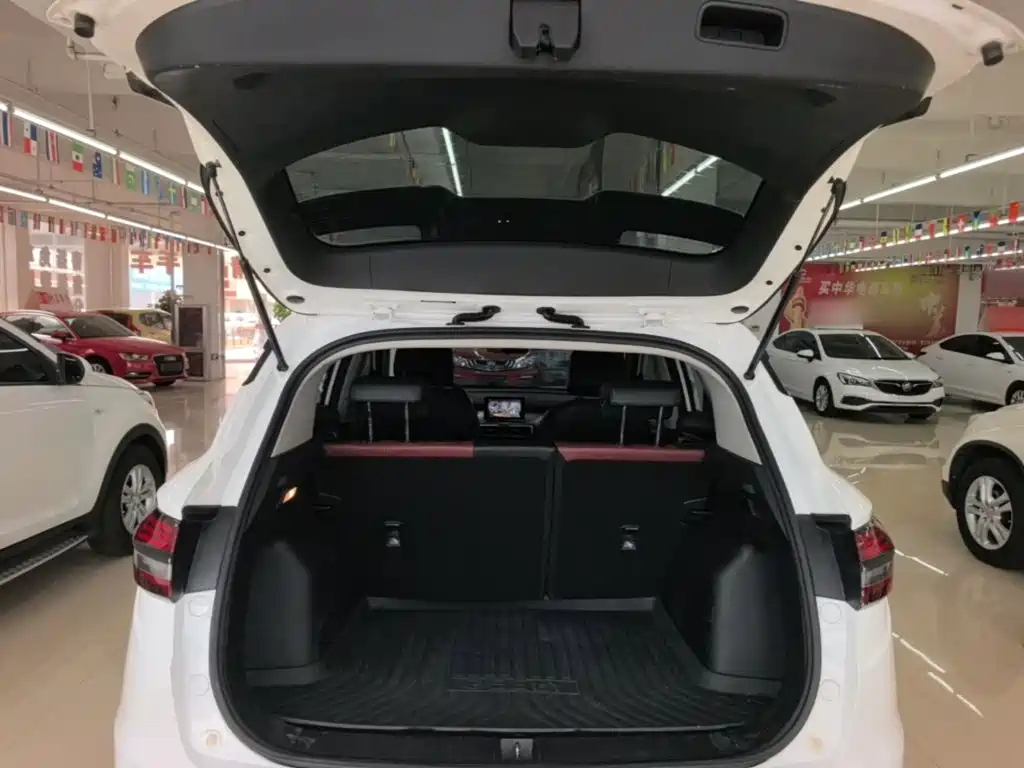 Geely Binyue — миниатюра 19