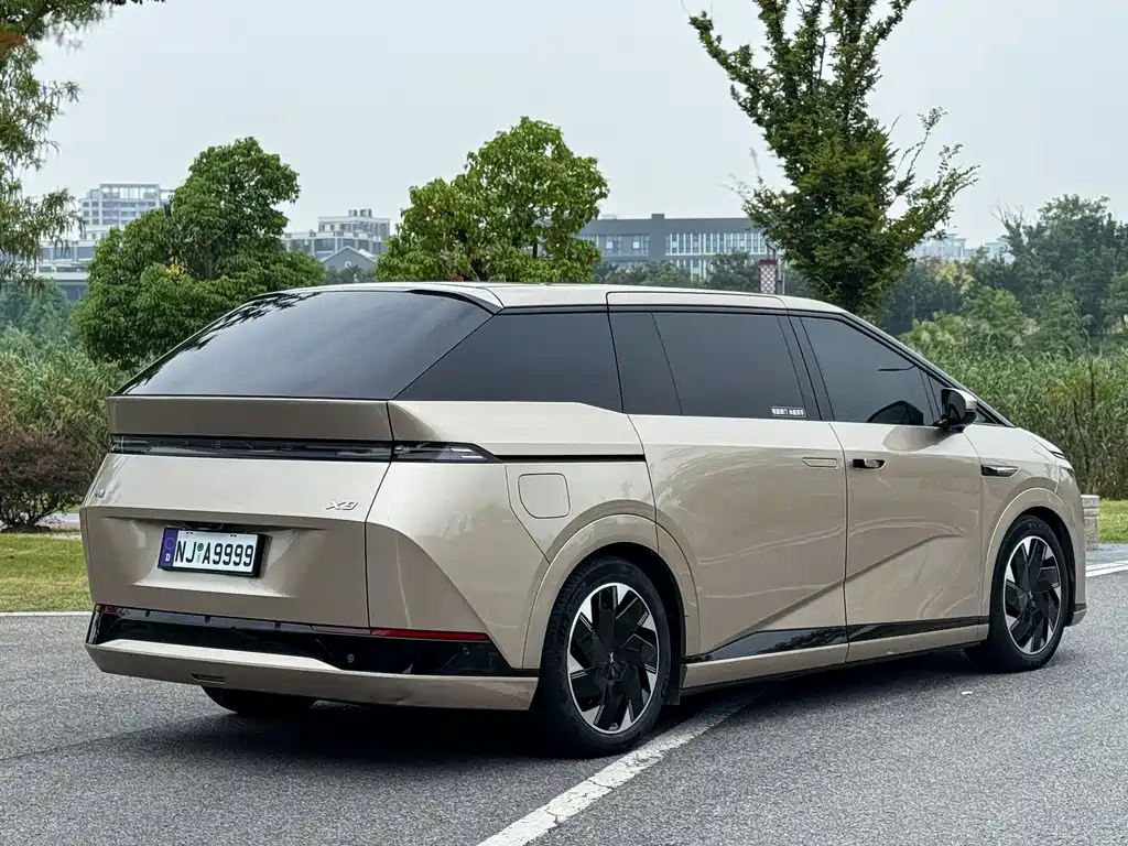 XPeng X9 — миниатюра 7