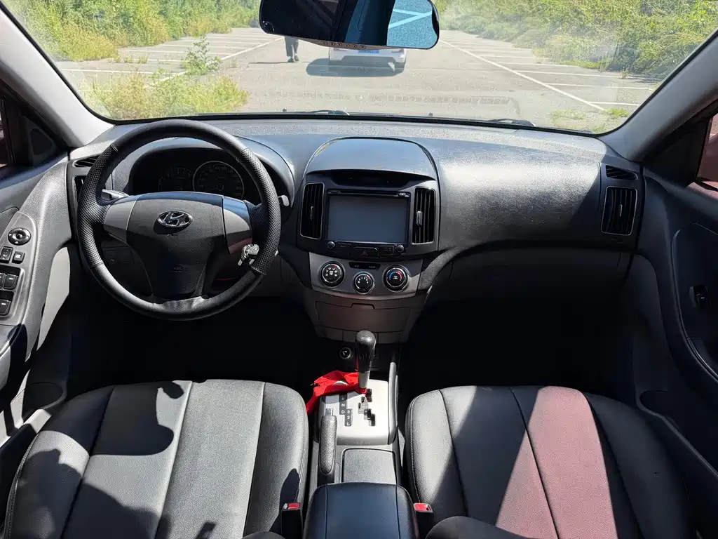 Hyundai Elantra — миниатюра 8