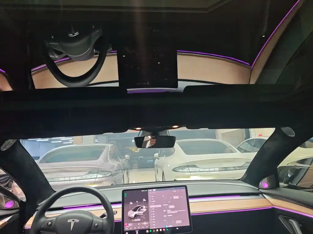 Tesla Model 3 — миниатюра 18