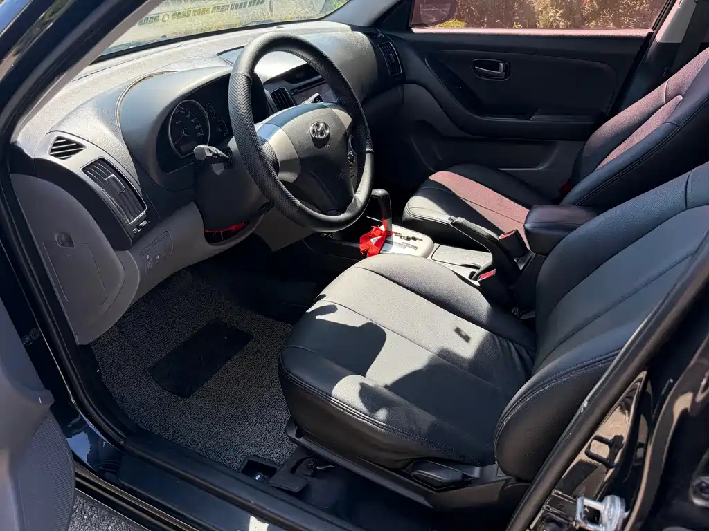 Hyundai Elantra — миниатюра 7