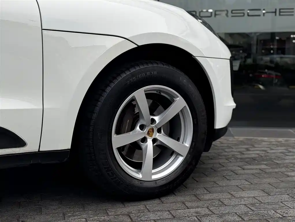 Porsche Macan — миниатюра 8