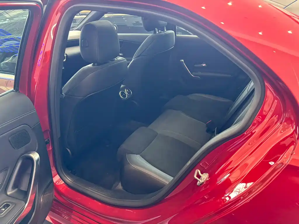Mercedes-Benz A-Class — миниатюра 7