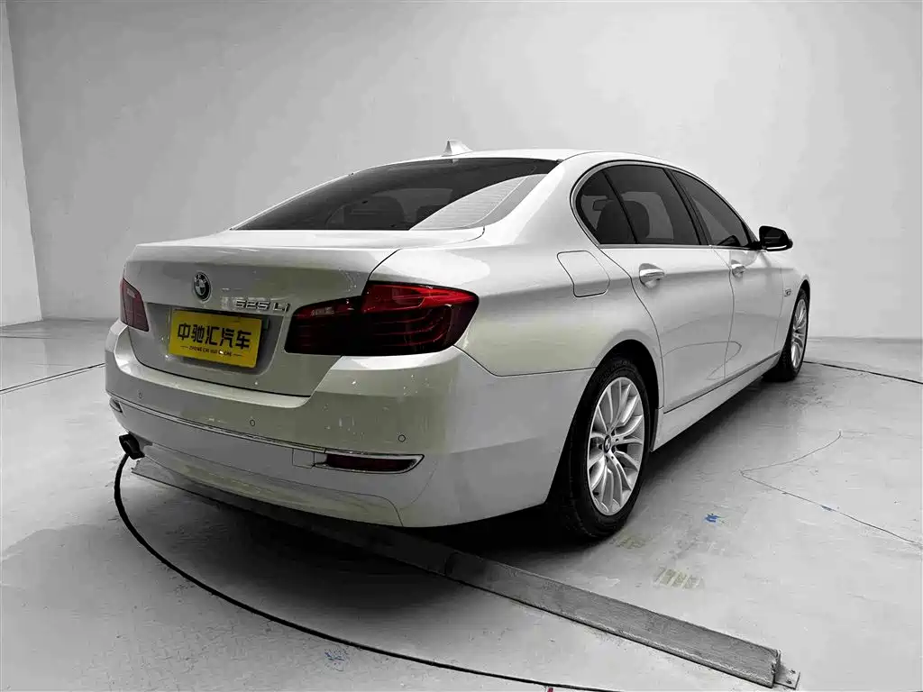 BMW 5 Series — миниатюра 20