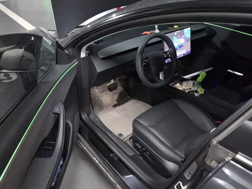 Tesla Model 3 — миниатюра 12