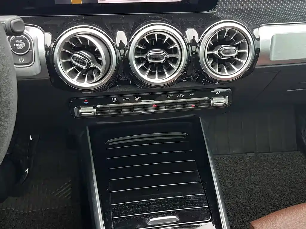 Mercedes-Benz GLB — миниатюра 11