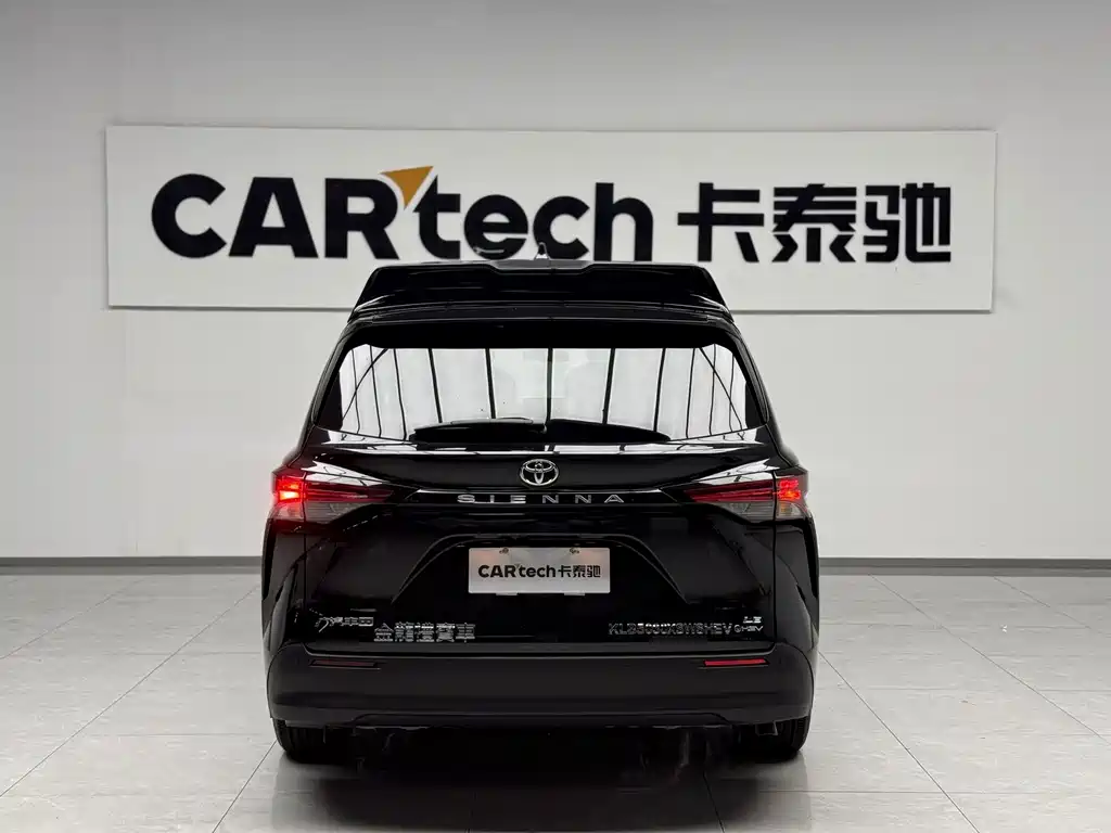 Toyota Sienna — миниатюра 6