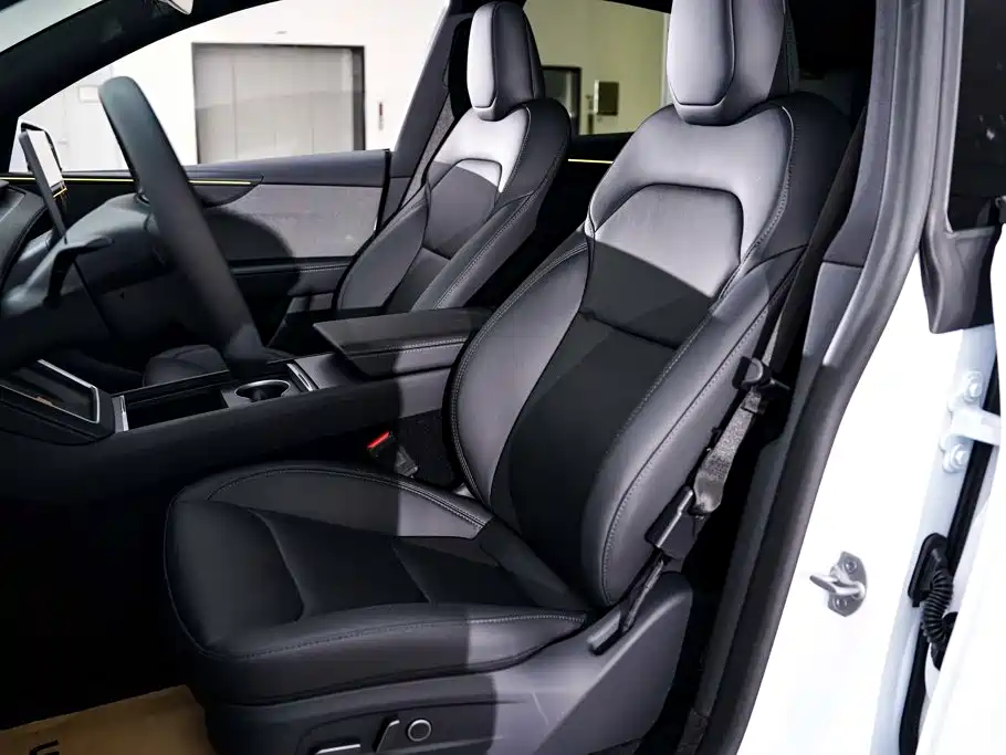 Tesla Model Y — миниатюра 18