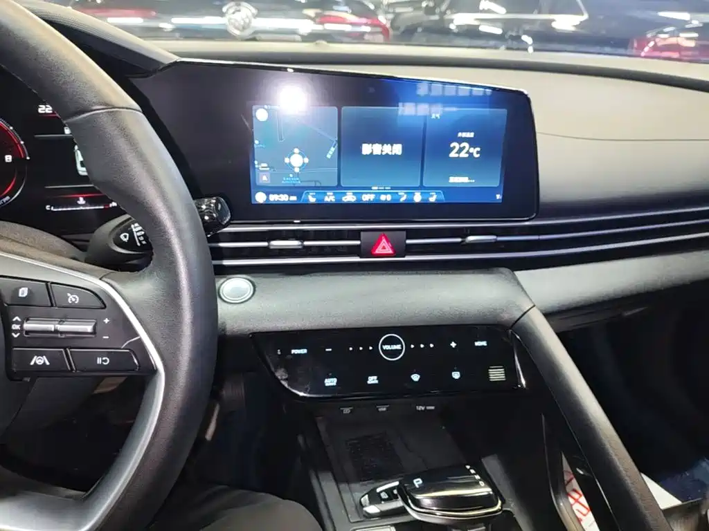 Hyundai Elantra — миниатюра 13