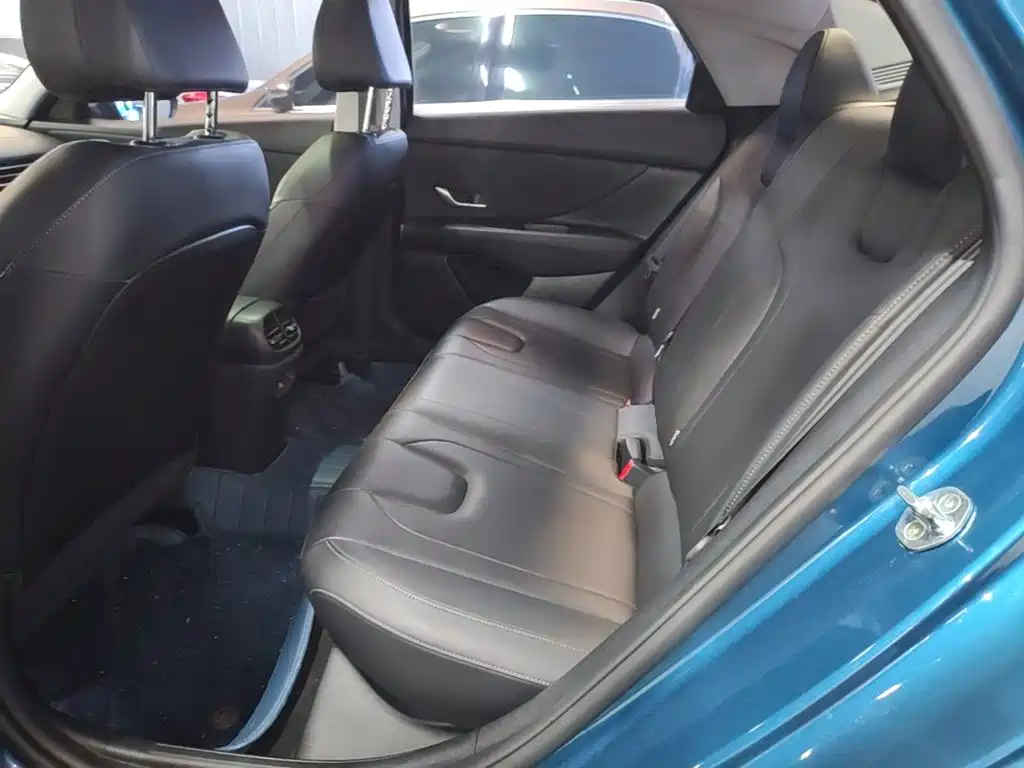 Hyundai Elantra — миниатюра 17