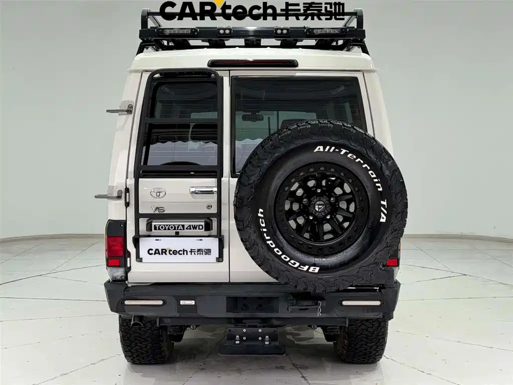 Toyota Land Cruiser LC78 2024 4.0L