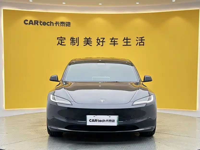 Tesla Model 3 — миниатюра 3