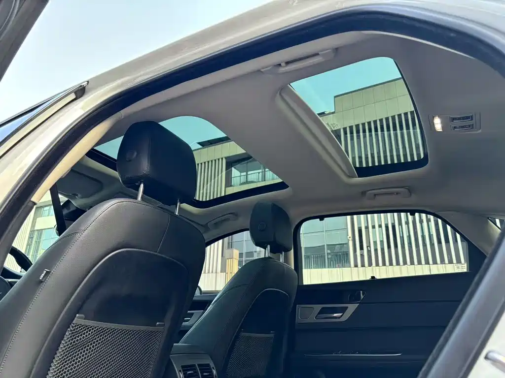 Jaguar XFL — миниатюра 10