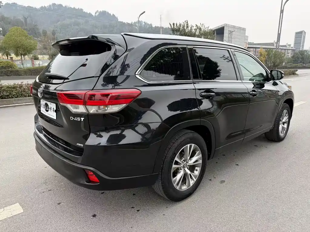 TOYOTA HIGHLANDER