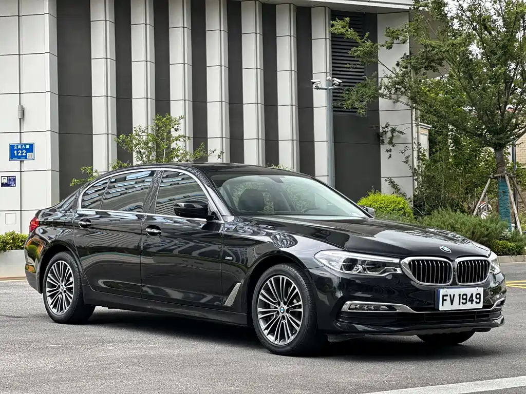 BMW 5 Series — миниатюра 6
