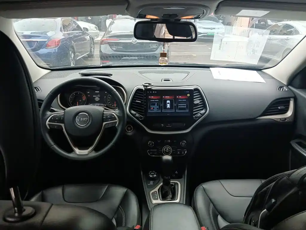 Jeep Cherokee — миниатюра 6