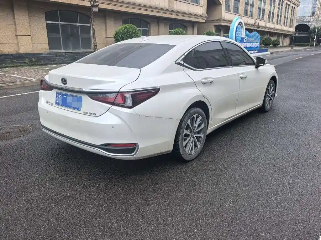 Lexus ES 2022 200