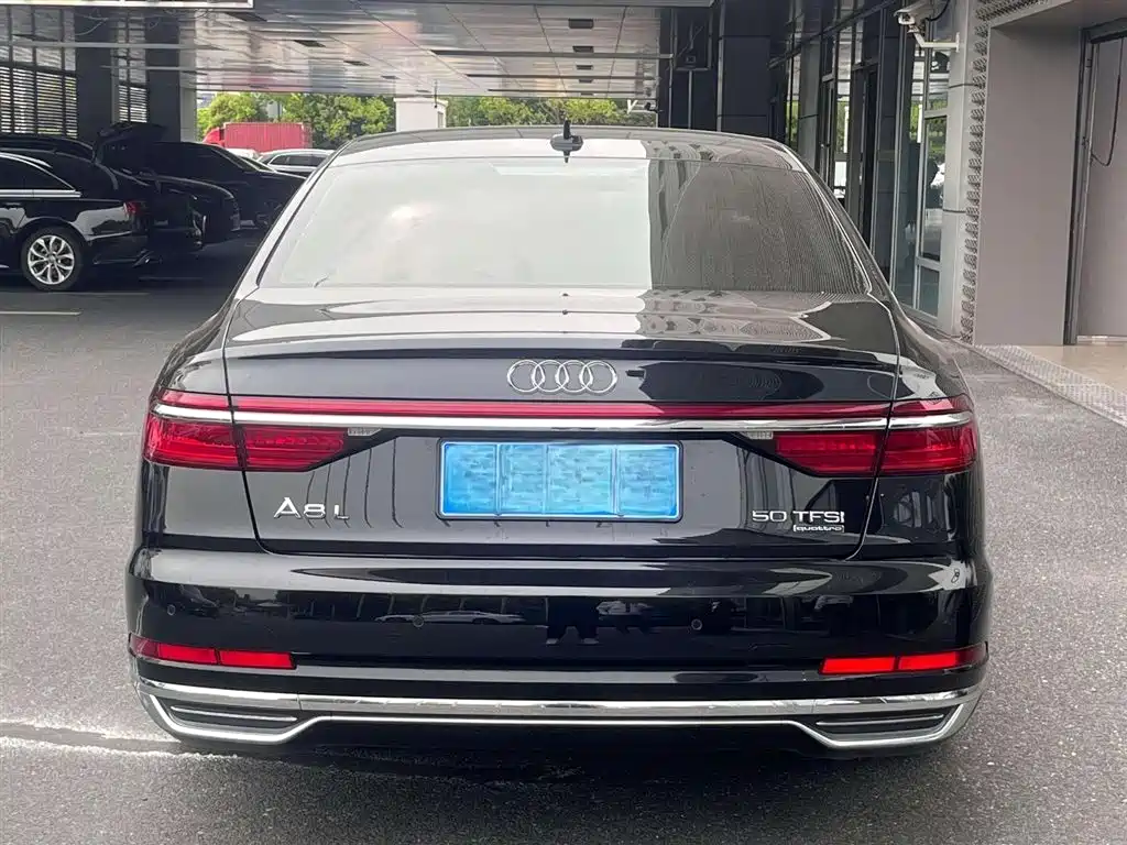 AUDI A8