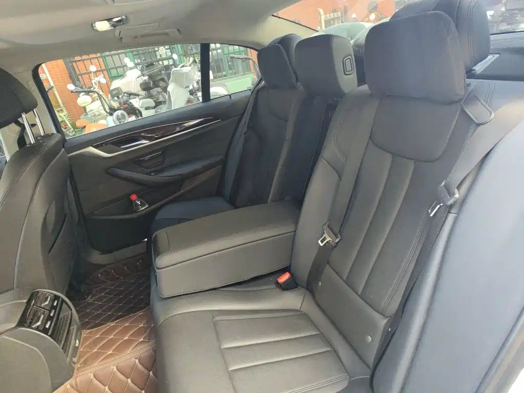 BMW 5 Series — миниатюра 15