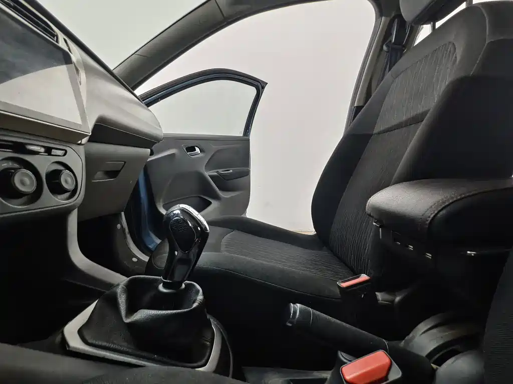 Citroen Elysee — миниатюра 11