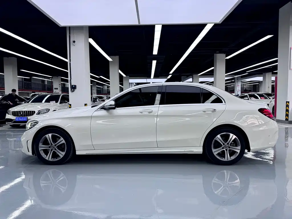 Mercedes-Benz C-Class — миниатюра 15