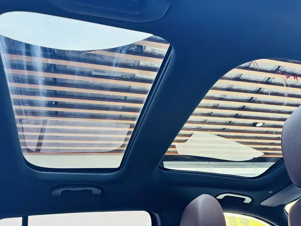 Mercedes-Benz GLB — миниатюра 13