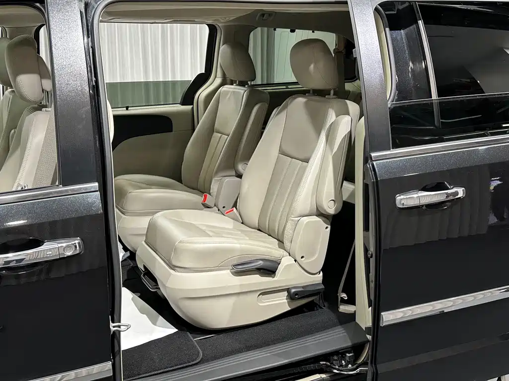 Chrysler Grand Voyager (Import) — миниатюра 13