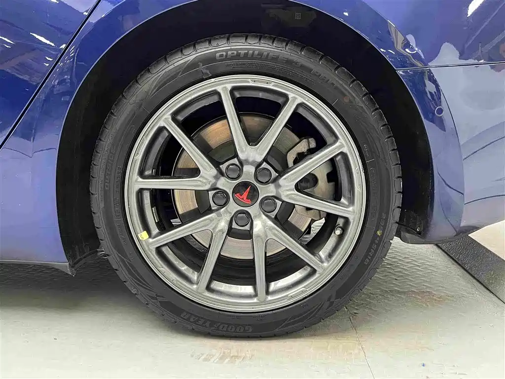 Tesla Model 3 — миниатюра 11