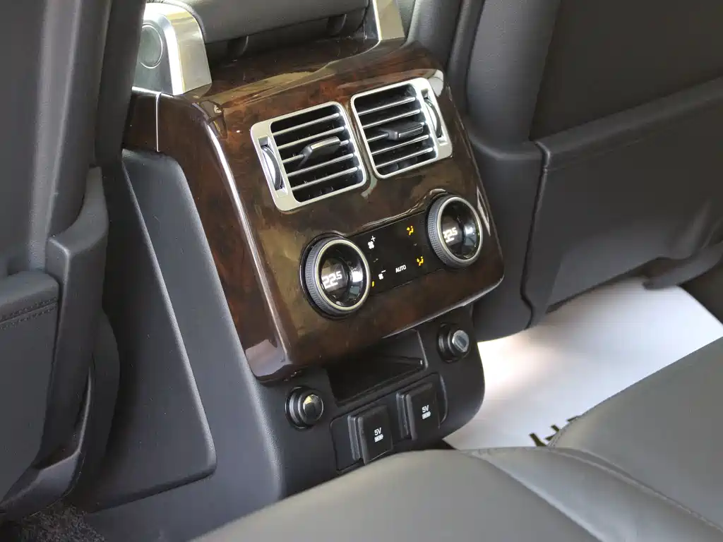 Land Rover Range Rover — миниатюра 13