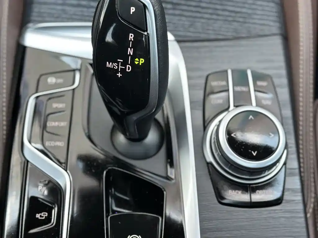 BMW 5 Series — миниатюра 14