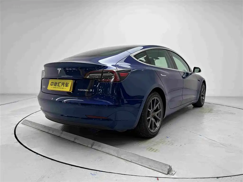 Tesla Model 3 — миниатюра 7