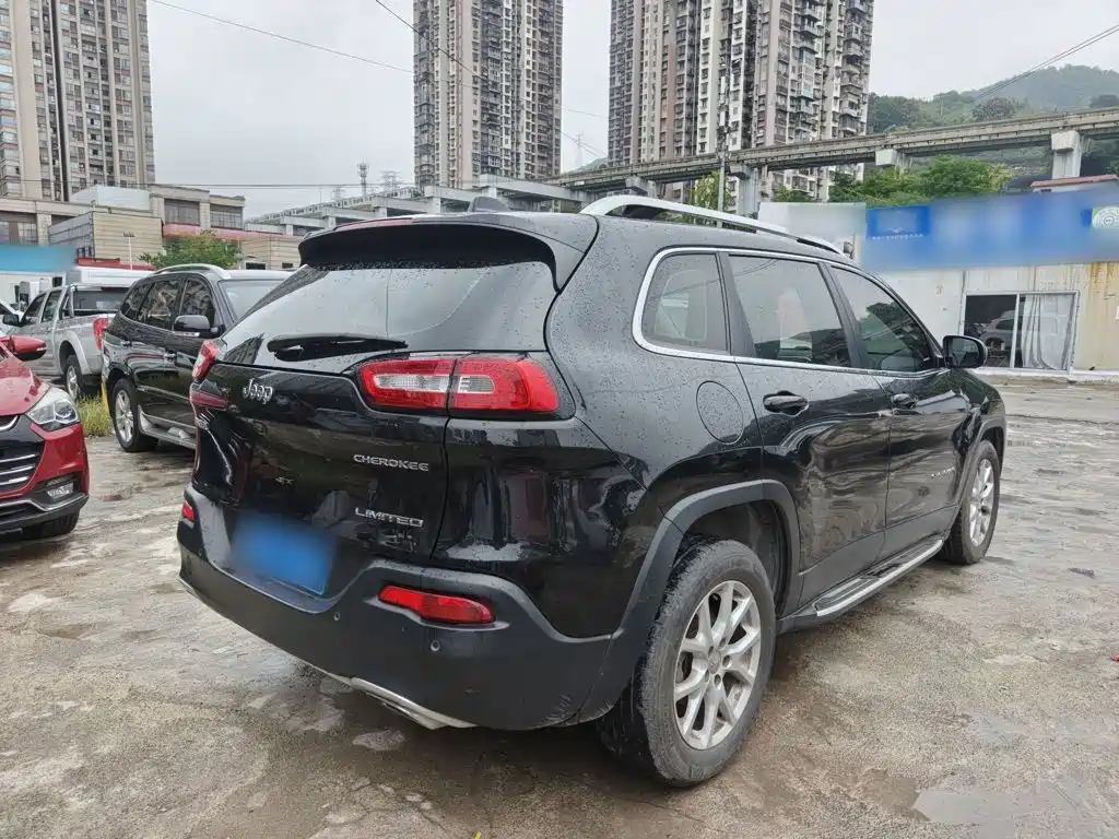 Jeep Cherokee — миниатюра 7