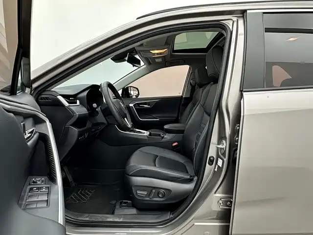 Toyota RAV4 — миниатюра 12