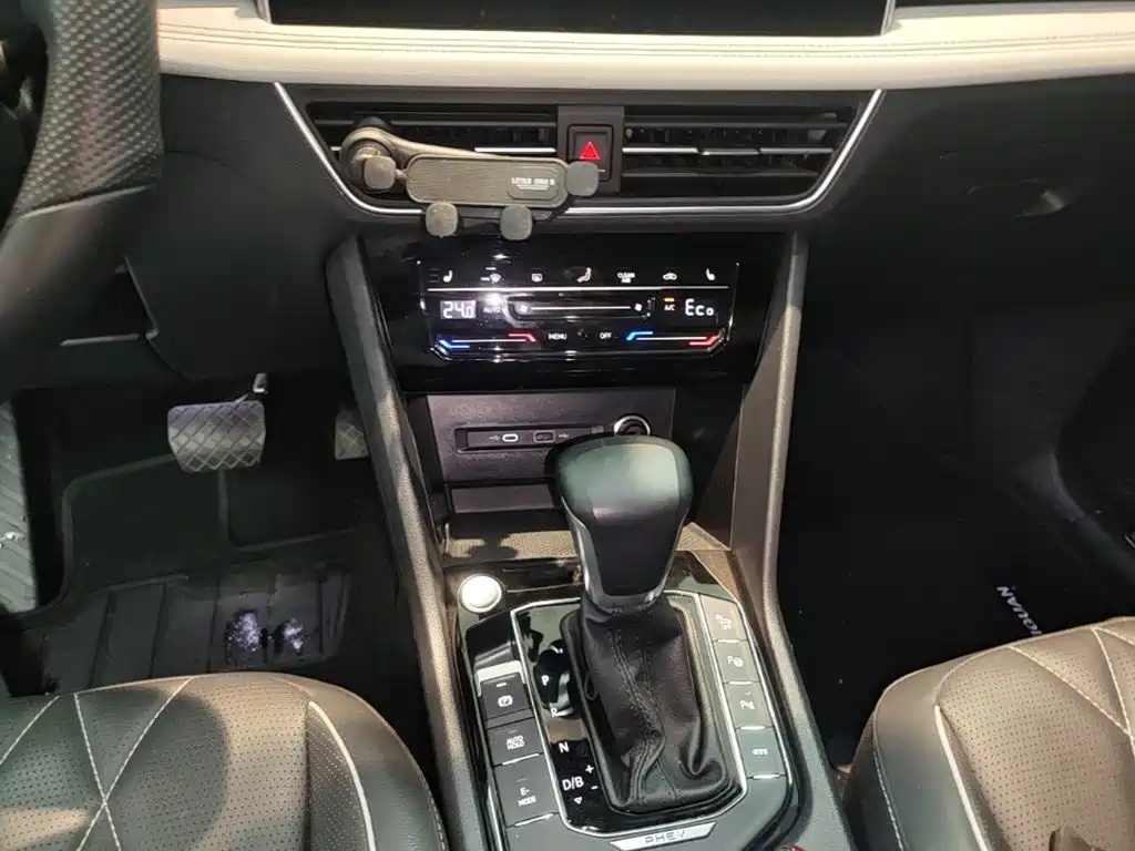 Volkswagen Tiguan L PHEV — миниатюра 14