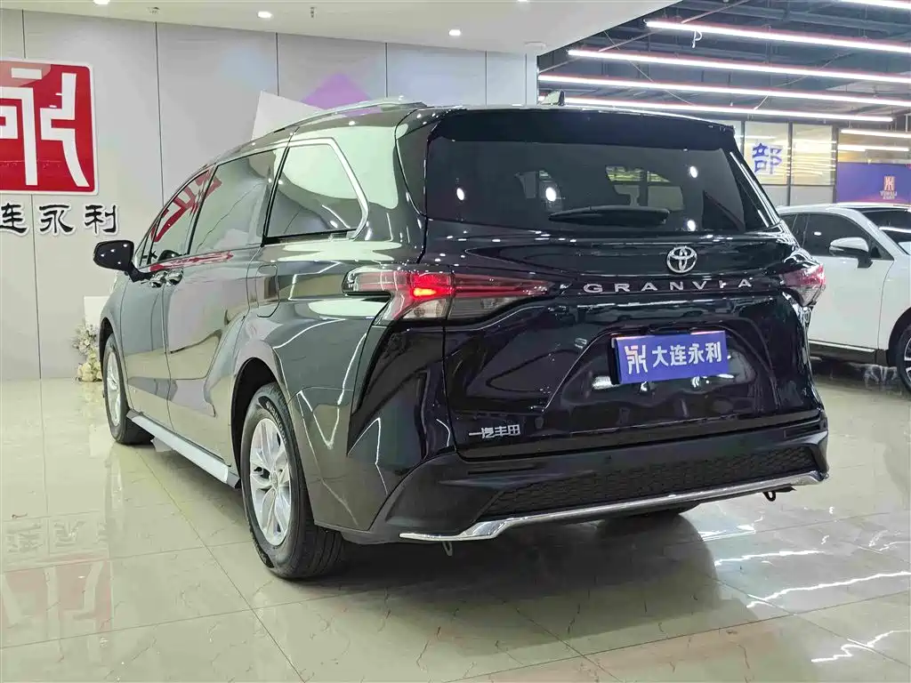 Toyota Granvia 2024 2.5L Comfort