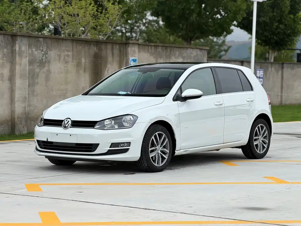 Volkswagen Golf 2016 230TSI AT Luxury