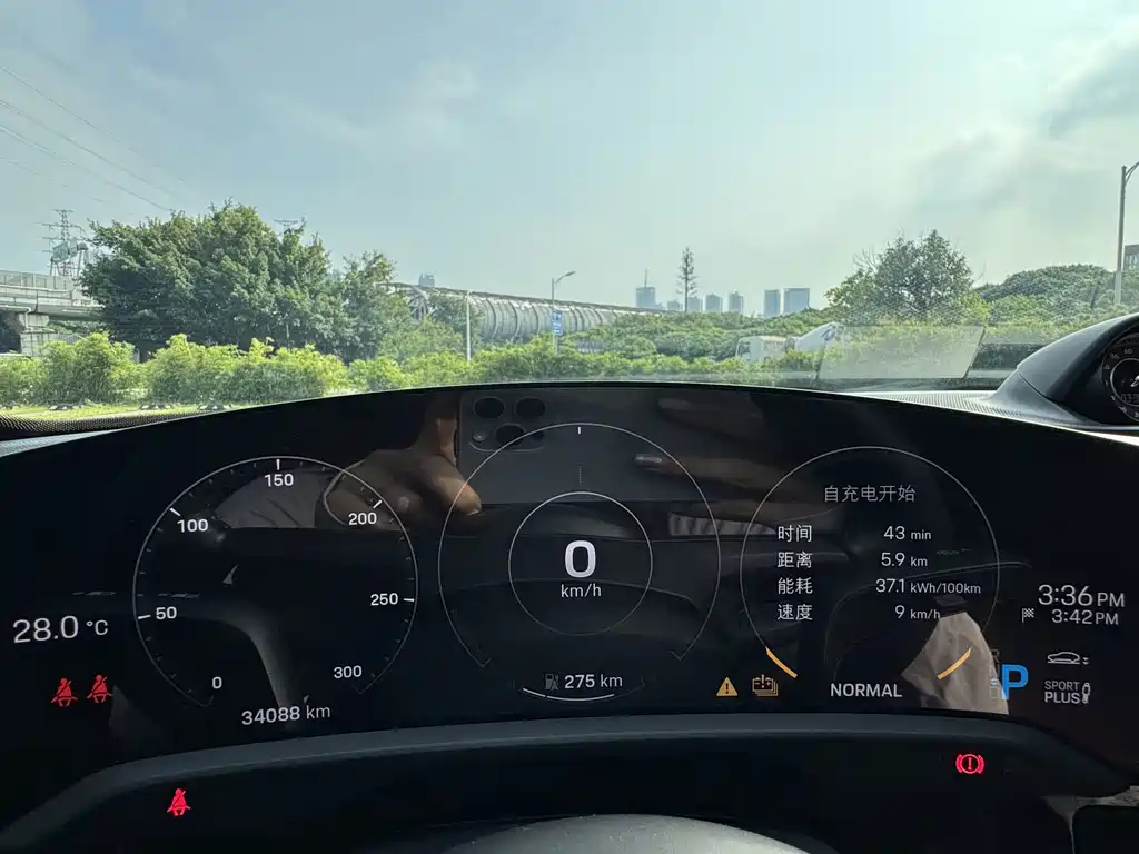 Porsche Taycan — миниатюра 23