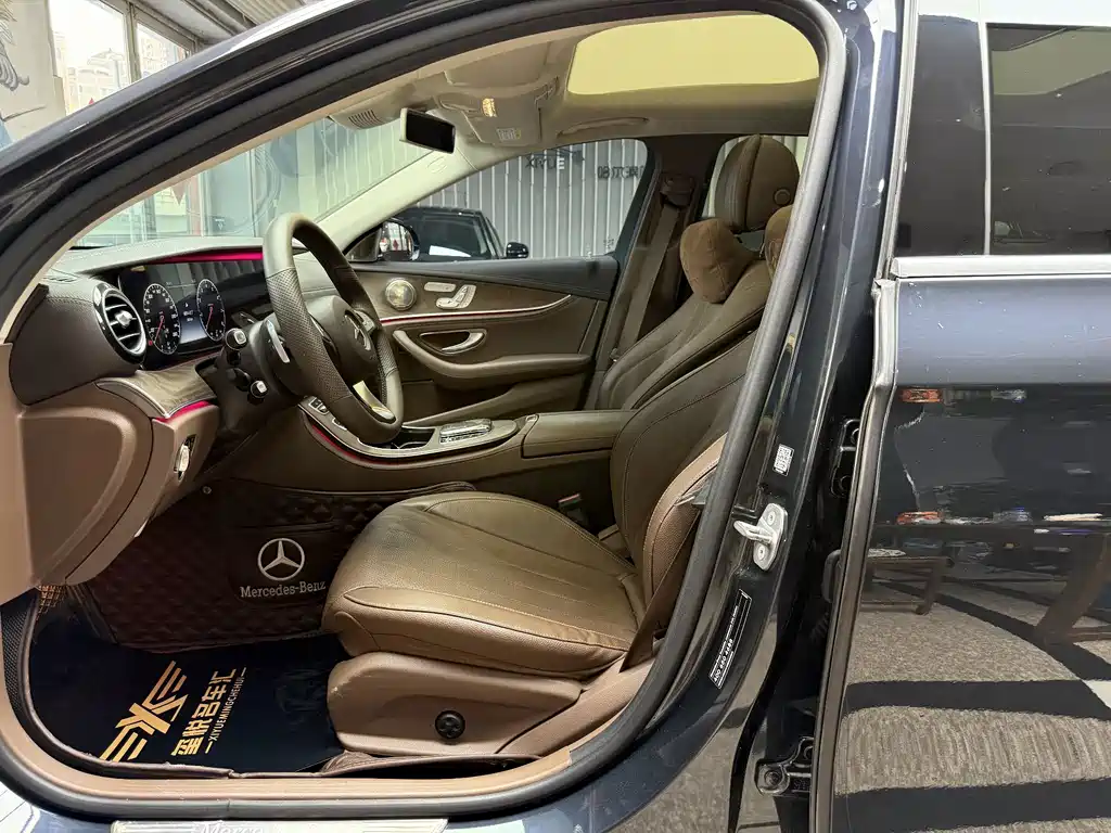 Mercedes-Benz E-Class — миниатюра 11