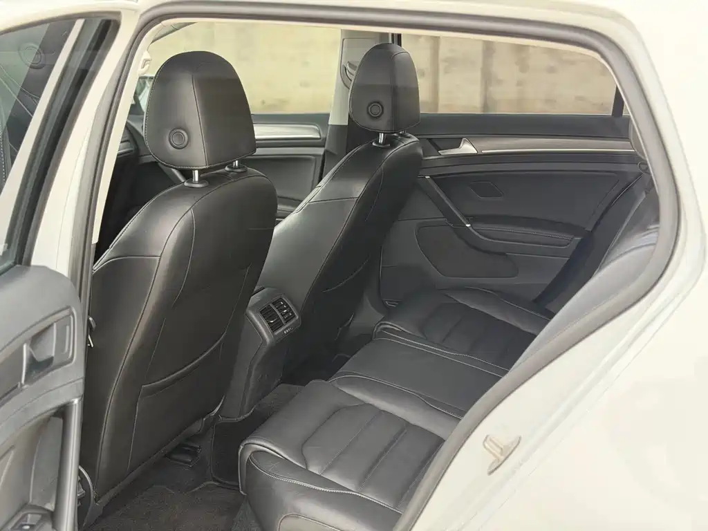 Volkswagen Golf 2016 230TSI AT Luxury