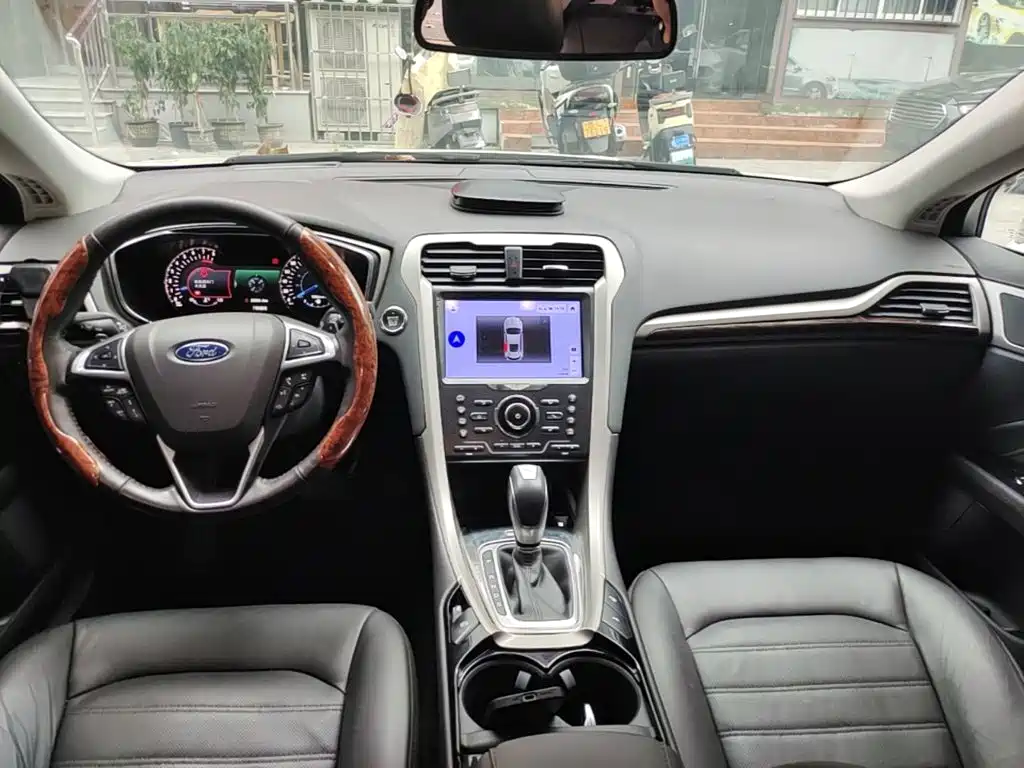 Ford Mondeo — миниатюра 10