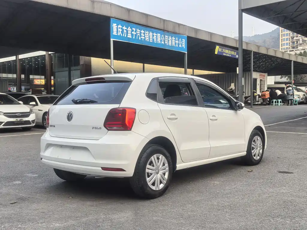 VOLKSWAGEN POLO