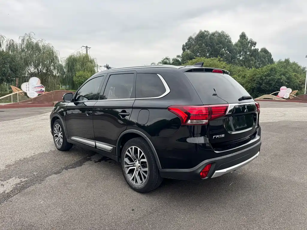 Mitsubishi Outlander — миниатюра 5
