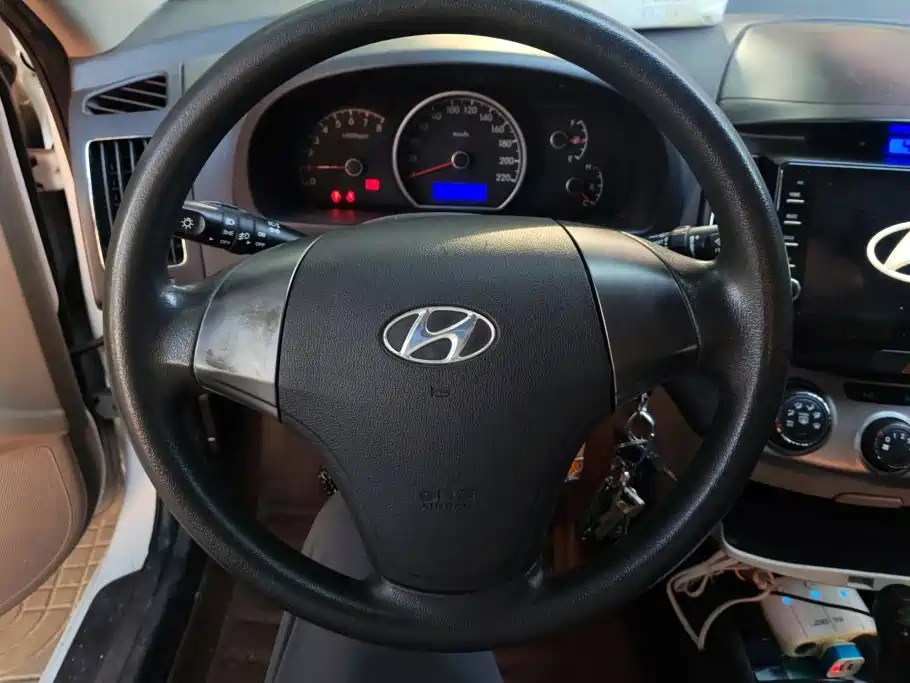 Hyundai Elantra — миниатюра 15