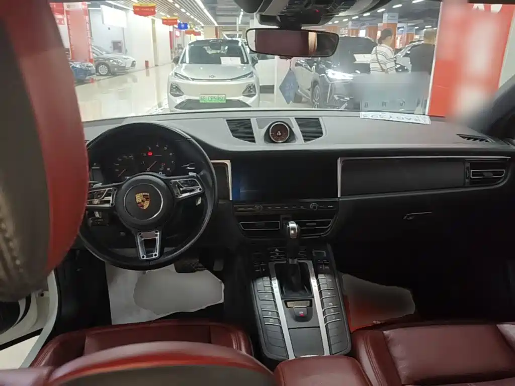 Porsche Macan — миниатюра 10